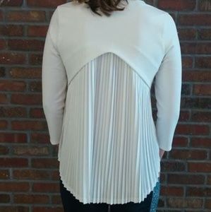Lululemon Pleat On Top, size 6